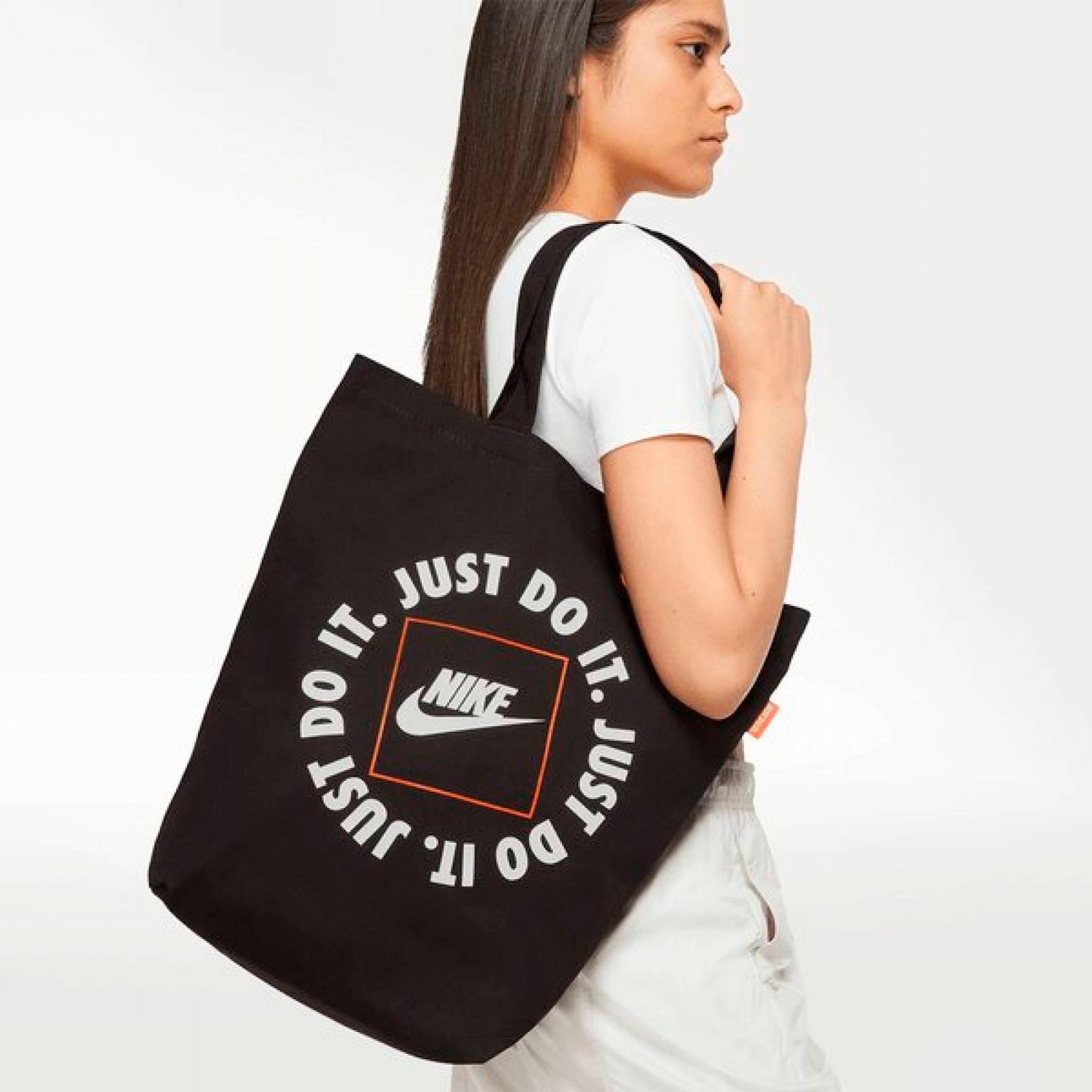 BOLSO NIKE CU9266 010 HERITAGE TOKE - GFX GDI MUJER