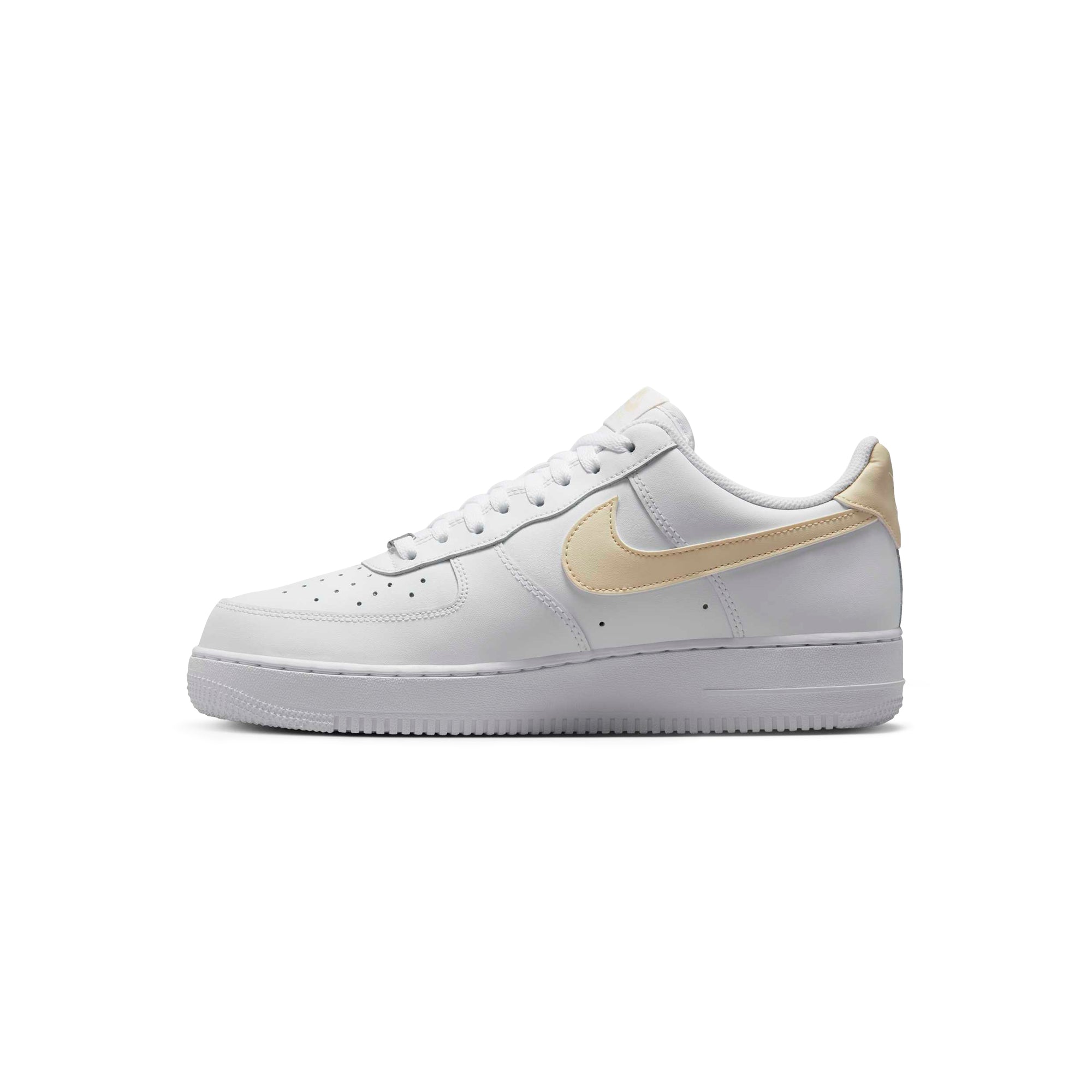 ZAPATILLAS NIKE FJ4146 111 AIR FORCE 1 07 ESS HOMBRE