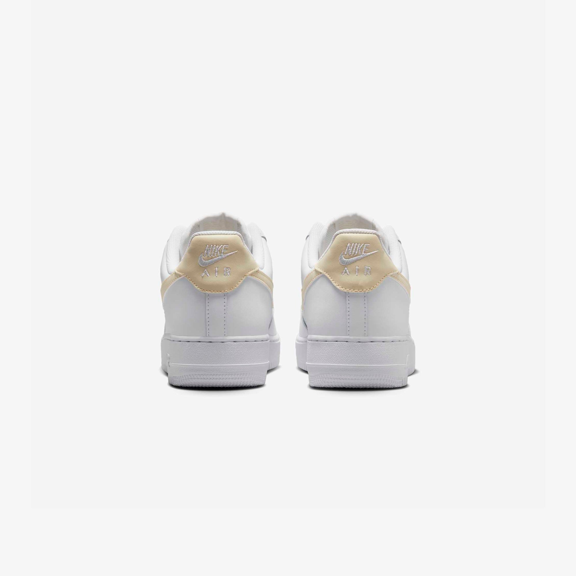 ZAPATILLAS NIKE FJ4146 111 AIR FORCE 1 07 ESS HOMBRE